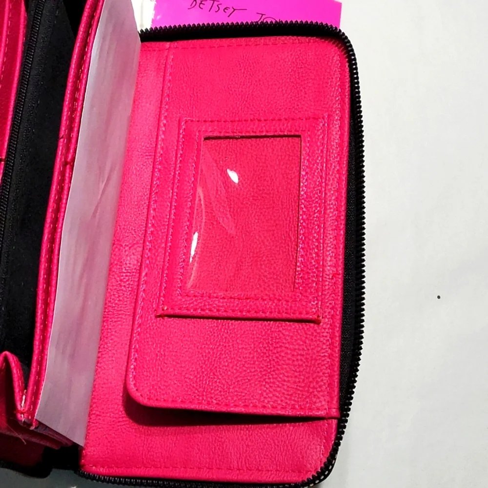 Betsey Johnson Kisses Lips Zip around Wristlet Wallet XOZIP-P Saffiano New - Picture 6 of 10